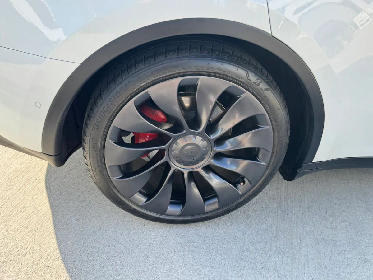 Used 2023 Tesla Model Y Performance AWD/4WD image 32