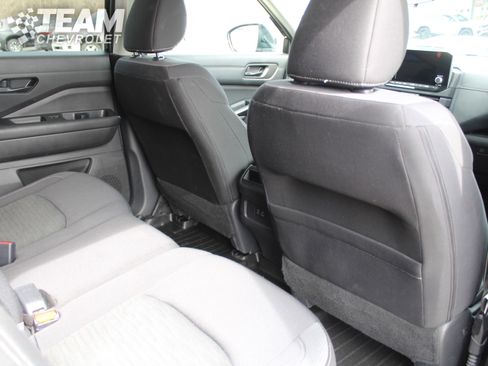 Used 2023 Nissan Pathfinder S image 24