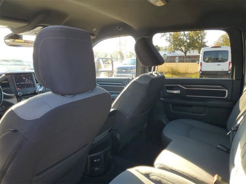 Used 2024 RAM 3500 Big Horn image 28