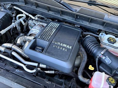 Used 2021 Chevrolet Silverado 1500 High Country w/ Technology Package AWD/4WD image 32