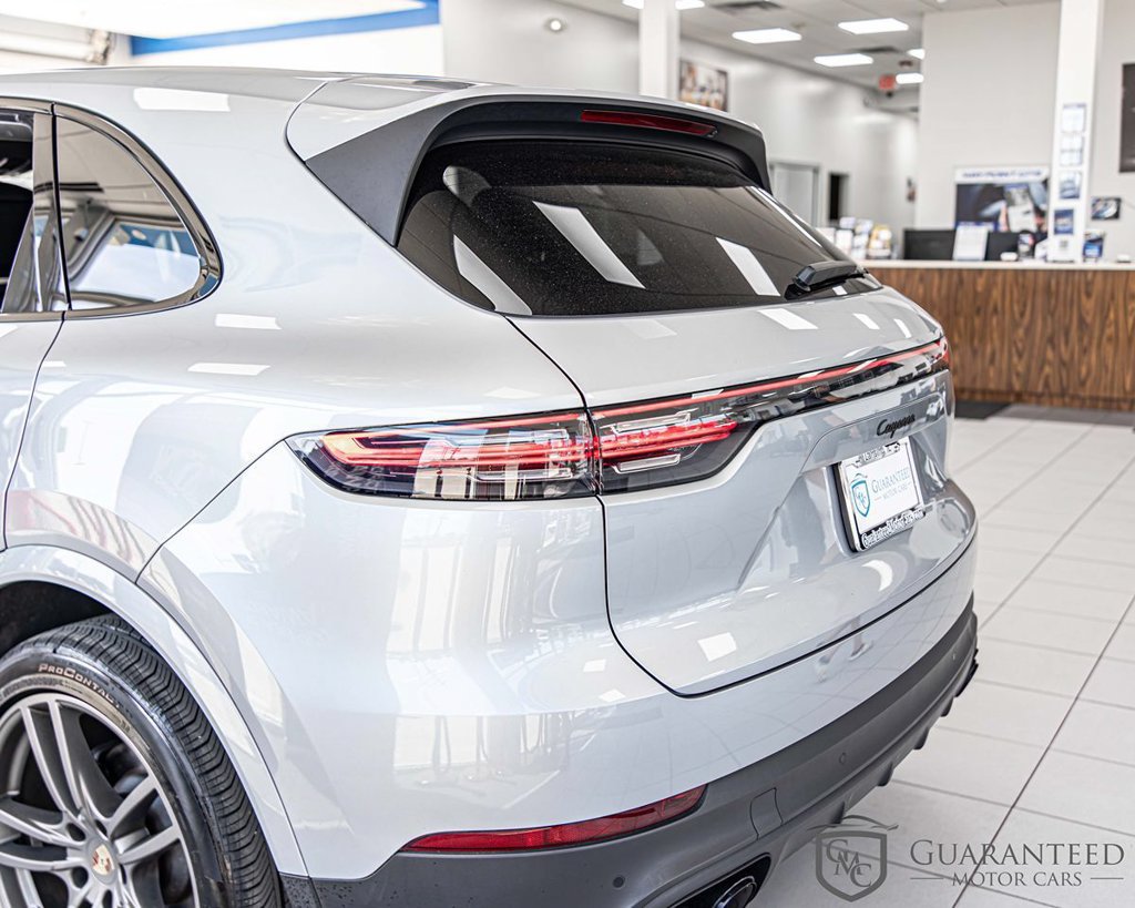Used 2023 Porsche Cayenne w/ Premium Package AWD/4WD image 12