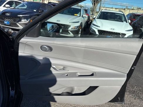 Certified 2025 Hyundai Elantra SEL w/ Cargo Package image 36