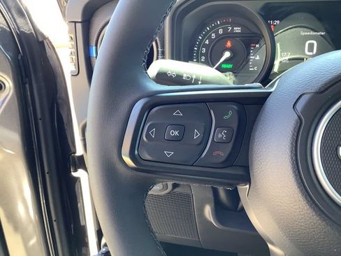 Used 2025 Jeep Wrangler Unlimited Rubicon 4xe w/ Convenience Group AWD/4WD image 13