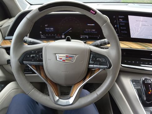 Used 2021 Cadillac Escalade Premium Luxury Platinum image 10