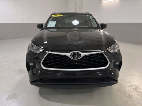 Used 2020 Toyota Highlander XLE image 2