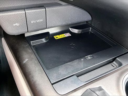 Used 2024 Toyota Camry XLE FWD image 31