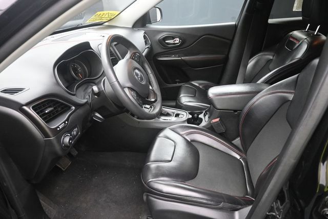 Used 2022 Jeep Cherokee Trailhawk AWD/4WD image 26