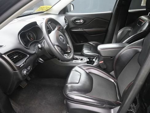 Used 2022 Jeep Cherokee Trailhawk AWD/4WD image 26