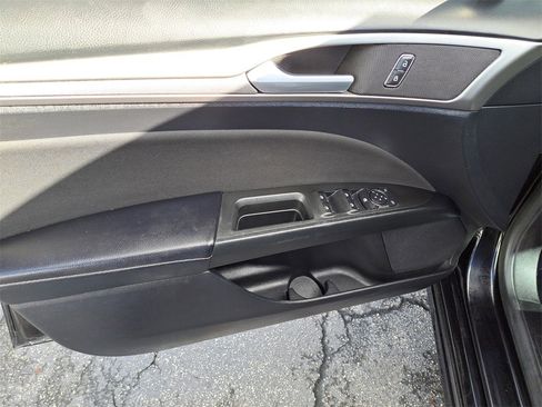 Used 2019 Ford Fusion SE image 13