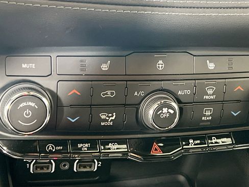 Used 2022 Dodge Durango GT image 19