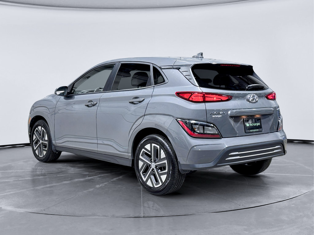 Used 2023 Hyundai Kona SE FWD image 2