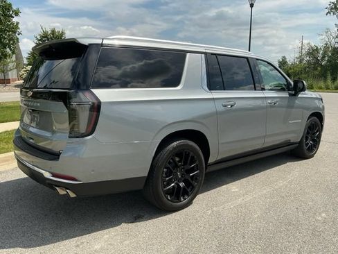 Used 2025 Chevrolet Suburban High Country AWD/4WD image 6
