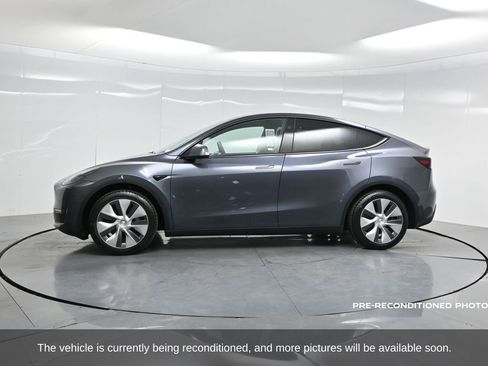 Used 2023 Tesla Model Y 2WD image 39
