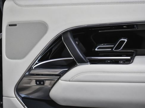 Used 2025 Land Rover Range Rover SE image 20