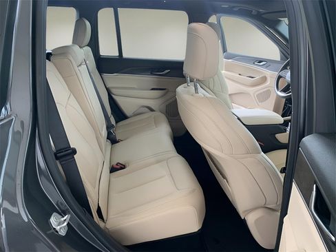 Used 2025 Jeep Grand Cherokee Limited image 64