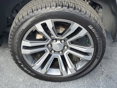 Used 2020 GMC Yukon Denali w/ Denali Premium Package image 12