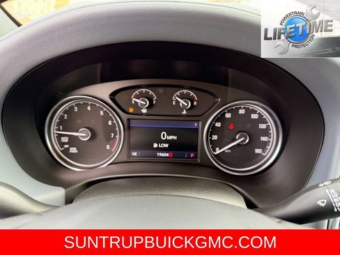 Used 2024 Buick Enclave Essence image 9