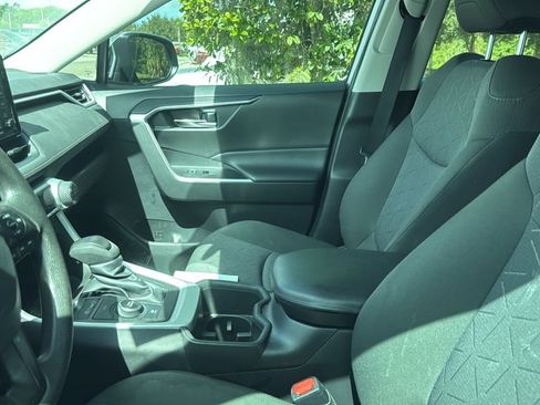 Used 2022 Toyota RAV4 XLE AWD/4WD image 5