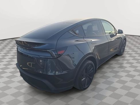 Used 2026 Tesla Model Y Long Range RWD image 2