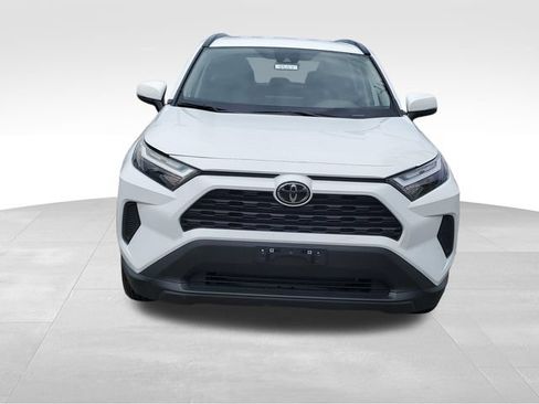 Used 2025 Toyota RAV4 XLE AWD/4WD image 2