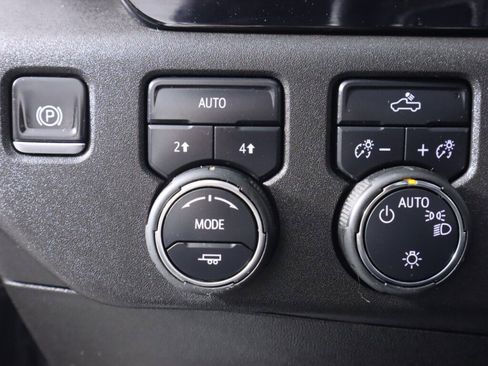 Used 2025 Chevrolet Silverado 1500 LT image 10