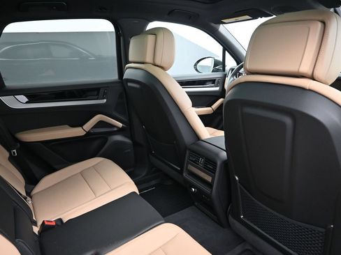 Certified 2026 Porsche Cayenne AWD/4WD image 7