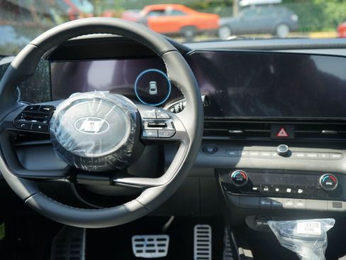 New 2025 Hyundai Elantra SEL image 13
