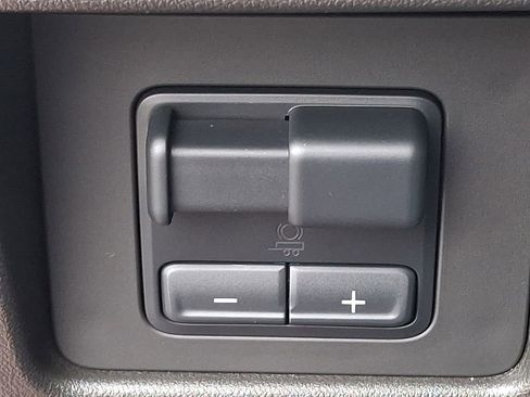 Used 2024 Chevrolet Colorado LT w/ LT Convenience Package II AWD/4WD image 24