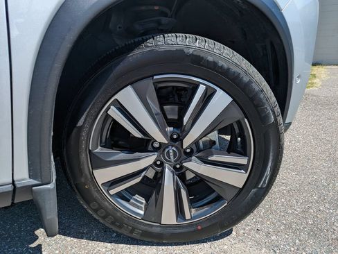 Used 2023 Nissan Rogue Platinum w/ Platinum Premium Package FWD image 11