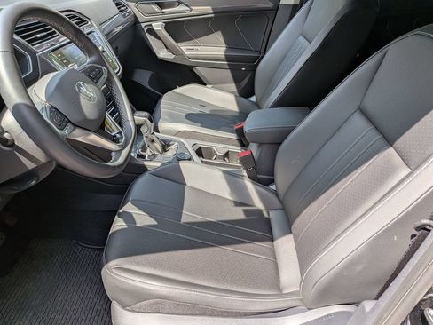 Used 2023 Volkswagen Tiguan SE AWD/4WD image 12