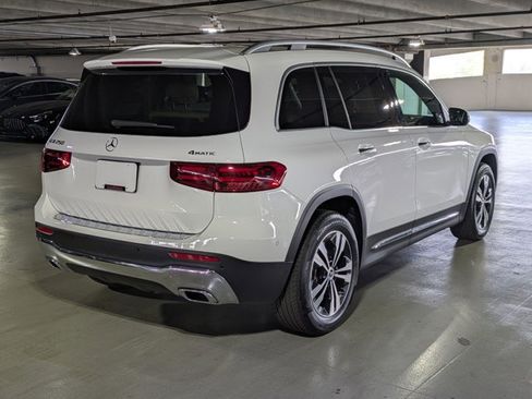 Used 2025 Mercedes-Benz GLB 250 4MATIC image 4