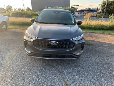 Used 2023 Ford Escape Active w/ Tech Pack #1 FWD image 2