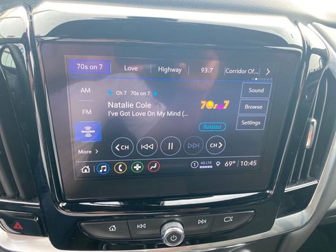 Used 2023 Chevrolet Traverse LT image 10