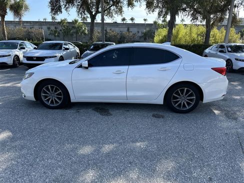 Used 2018 Acura TLX image 3