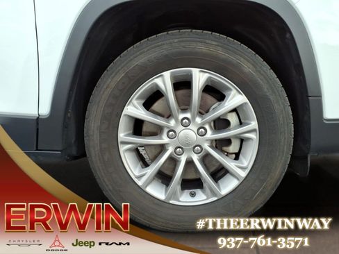 Used 2021 Jeep Cherokee Latitude Lux w/ Comfort/Convenience Group AWD/4WD image 9