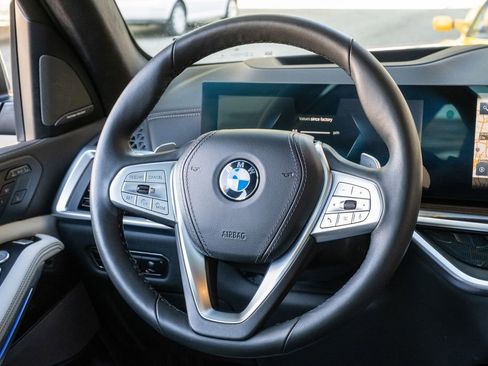 Used 2023 BMW X7 xDrive40i w/ Premium Package image 28