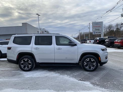 Used 2024 Jeep Wagoneer Series III image 2