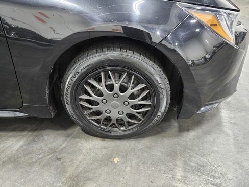 Used 2022 Toyota Corolla LE image 9