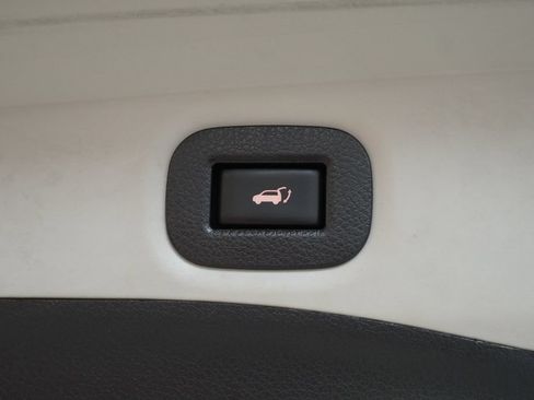 Used 2017 Nissan Rogue SV w/ SV Premium Package AWD/4WD image 10