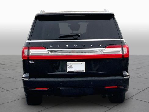 Used 2018 Lincoln Navigator Select w/ Technology Package RWD image 5