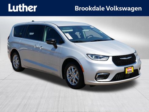 Used 2024 Chrysler Pacifica Touring-L FWD image 1
