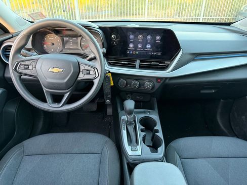 Used 2024 Chevrolet Trax LS w/ LS Convenience Package FWD image 7