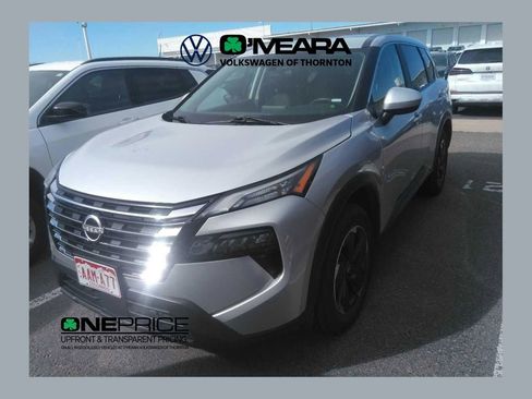 Used 2024 Nissan Rogue SV image 1