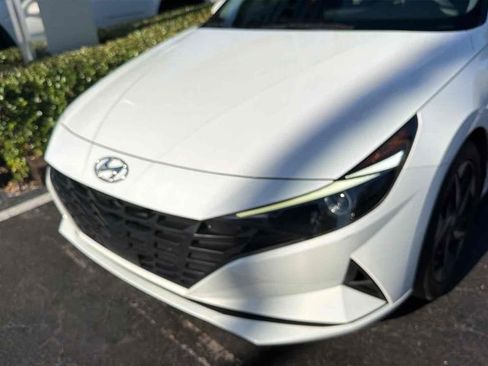 Used 2023 Hyundai Elantra SEL w/ Convenience Package image 1