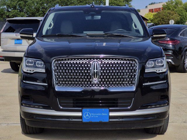 Used 2024 Lincoln Navigator Reserve AWD/4WD image 2