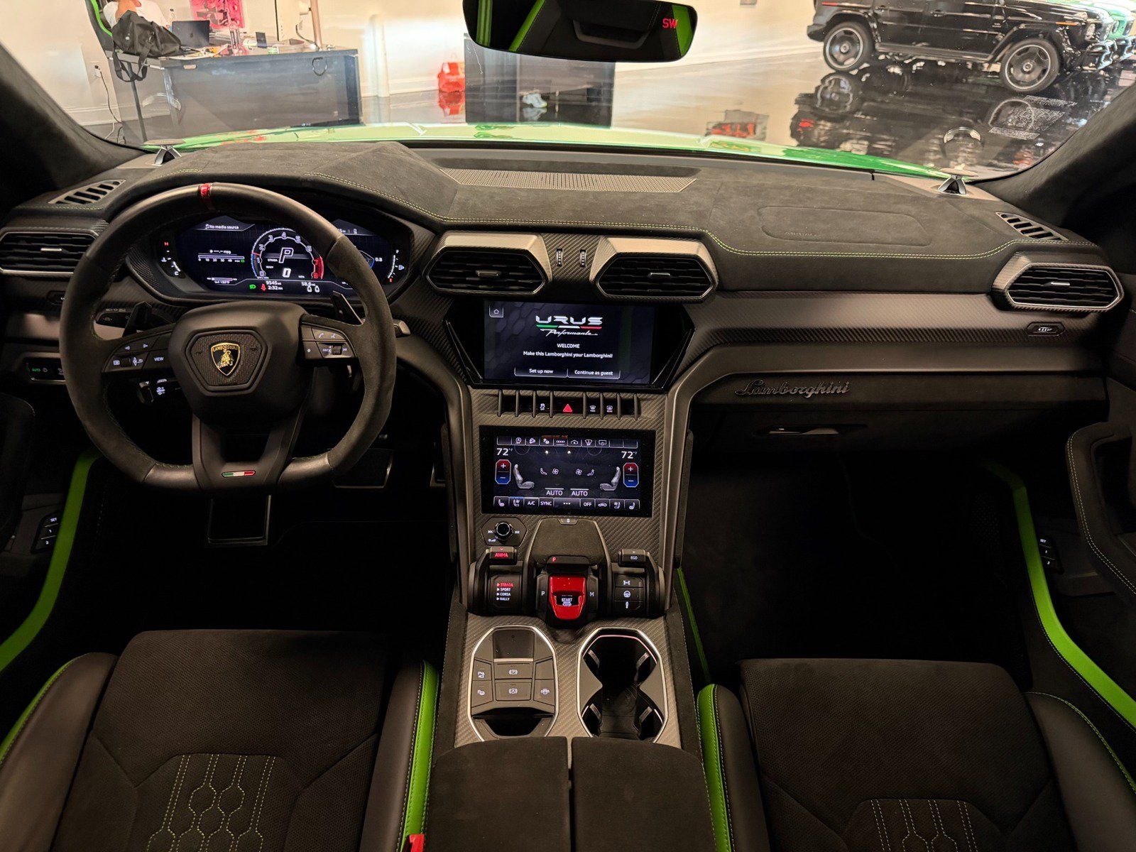 Used 2023 Lamborghini Urus Performante AWD/4WD image 26