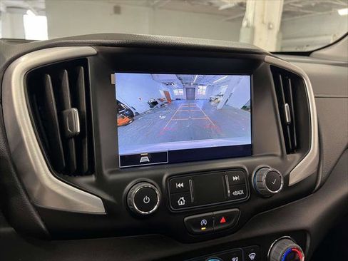 Certified 2023 GMC Terrain SLT image 28
