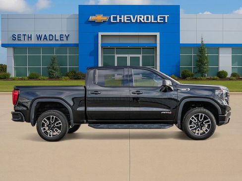 Used 2025 GMC Sierra 1500 AT4 w/ Technology Package image 8