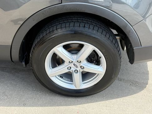 Used 2017 Ford Explorer XLT AWD/4WD image 40
