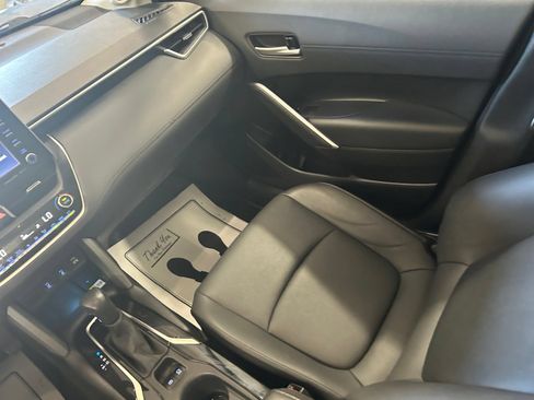 Used 2022 Toyota Corolla Cross XLE w/ Convenience Package AWD/4WD image 29